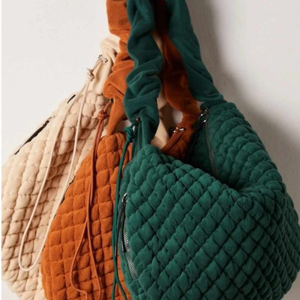 Gorgeous, Free People Pucker Up Fleece Carryall Bag in Evergreen NWT❤️ - Picture 7 of 7